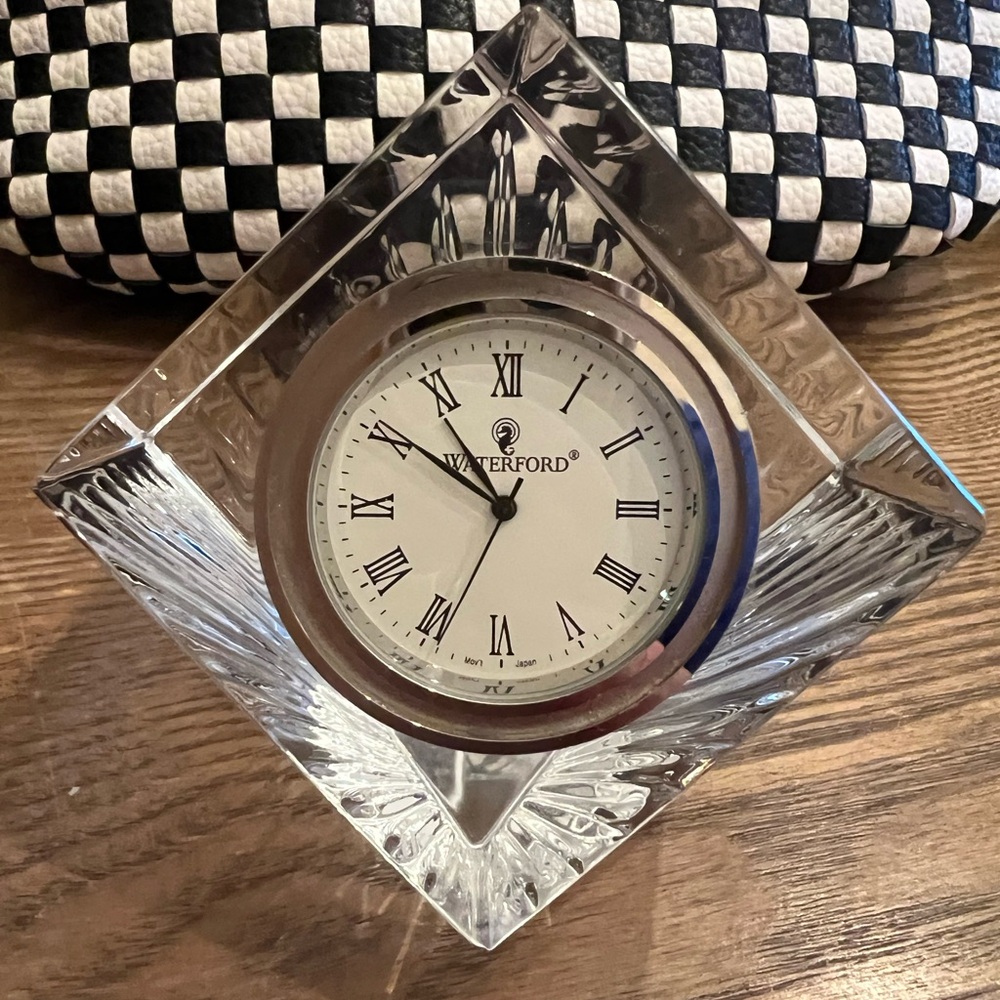 Waterford Crystal Meridian Small Clock needs battery
Works